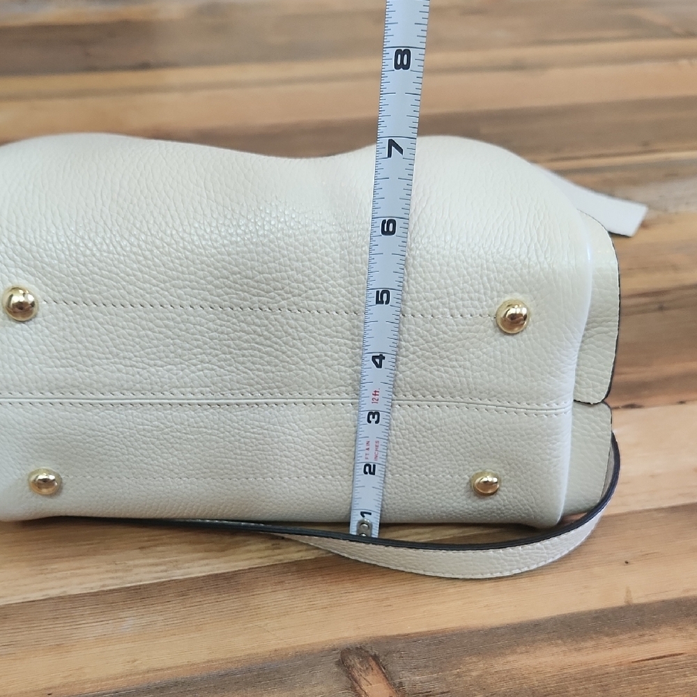 Stylish Cream Crossbody Bag - Picture 10 of 11